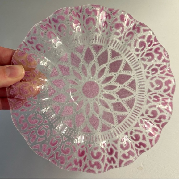 Sydenstricker Glass Pink Daisy Flower Candy Dish - Picture 1 of 4